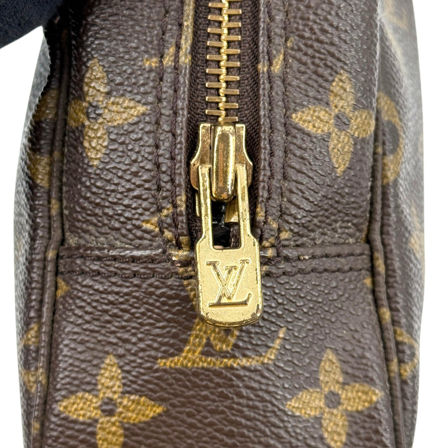 LOUIS VUITTON トゥルース トワレット23 モノグラム ブラウン セカンドバッグ M47524