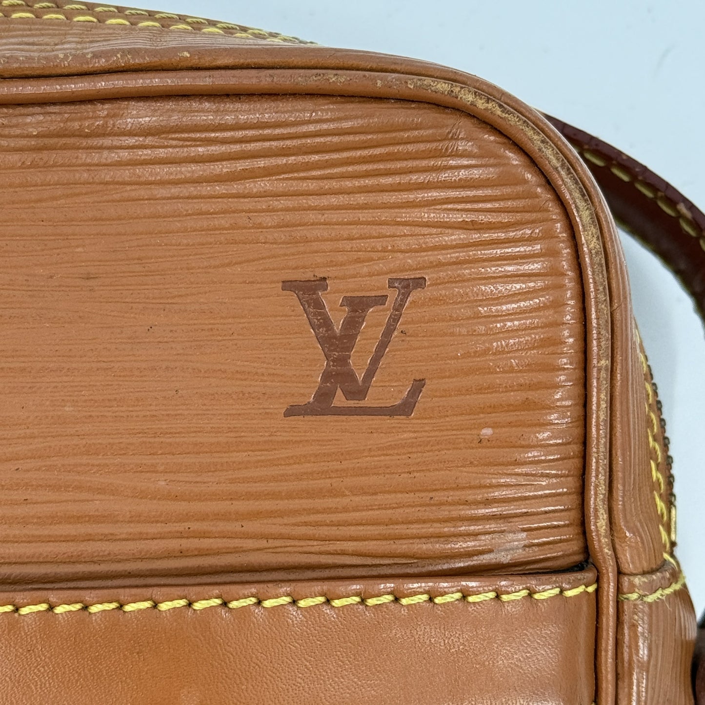 LOUIS VUITTON ダニューブPM エピレザー ジパン ゴールド ショルダーバッグ M52528