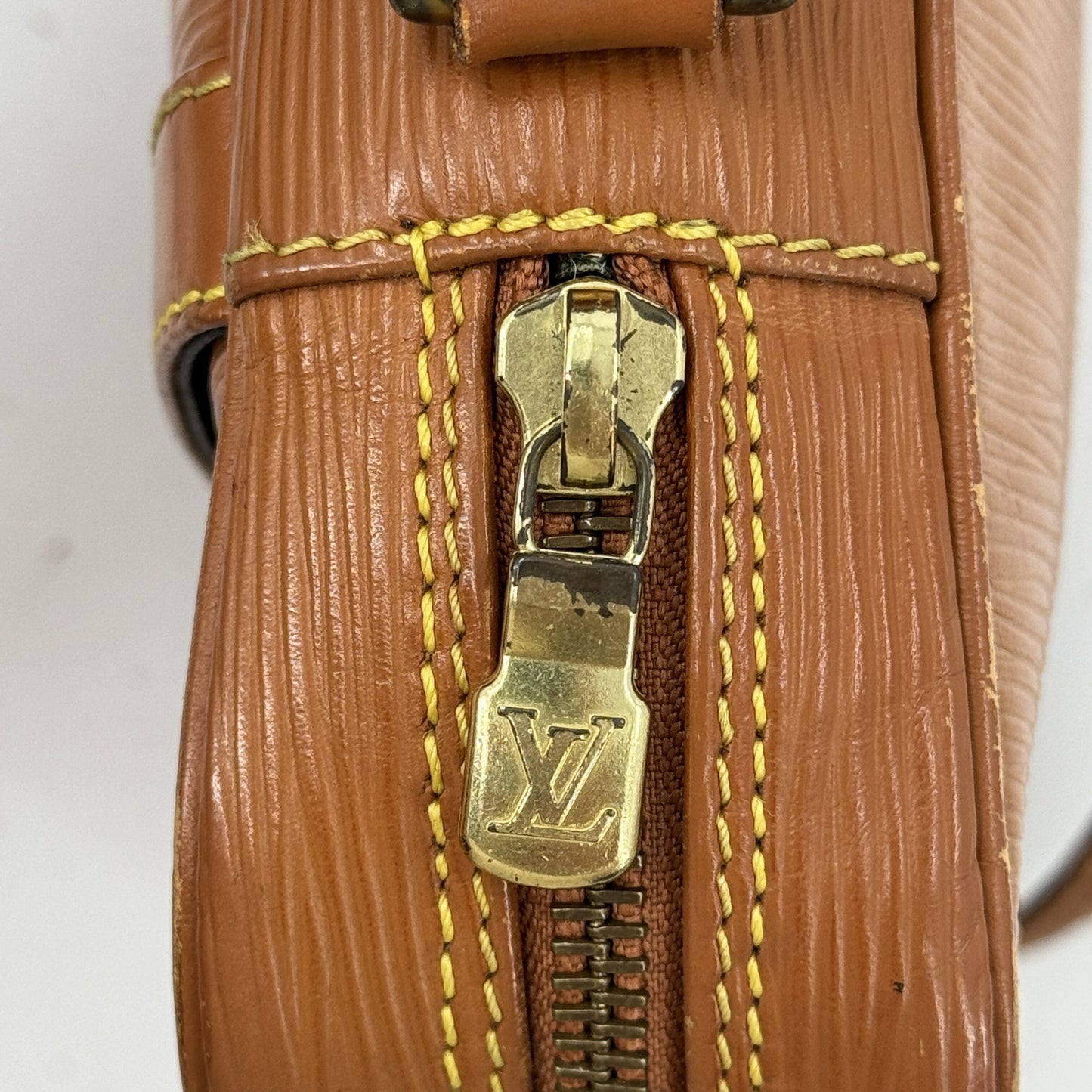 LOUIS VUITTON ダニューブPM エピレザー ジパン ゴールド ショルダーバッグ M52528