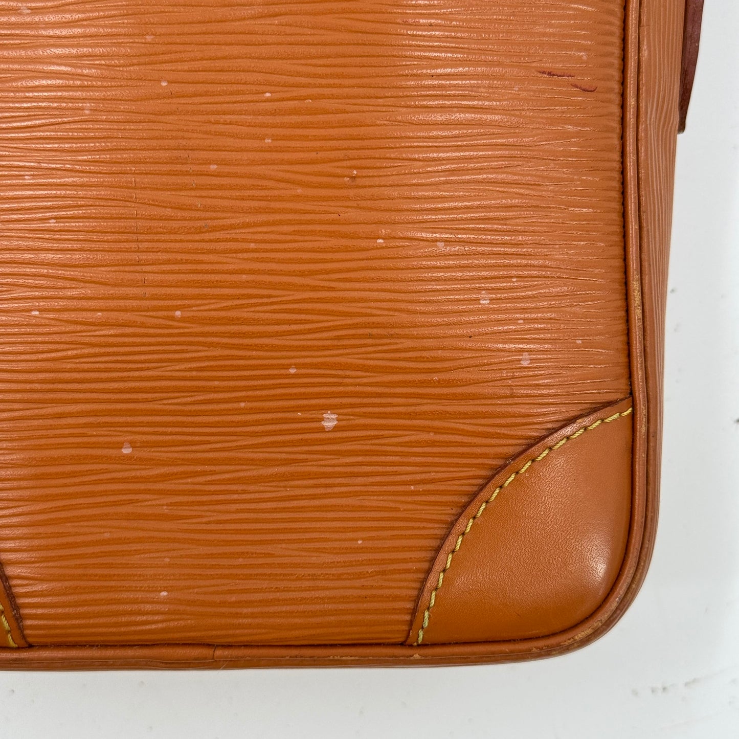 LOUIS VUITTON ダニューブPM エピレザー ジパン ゴールド ショルダーバッグ M52528