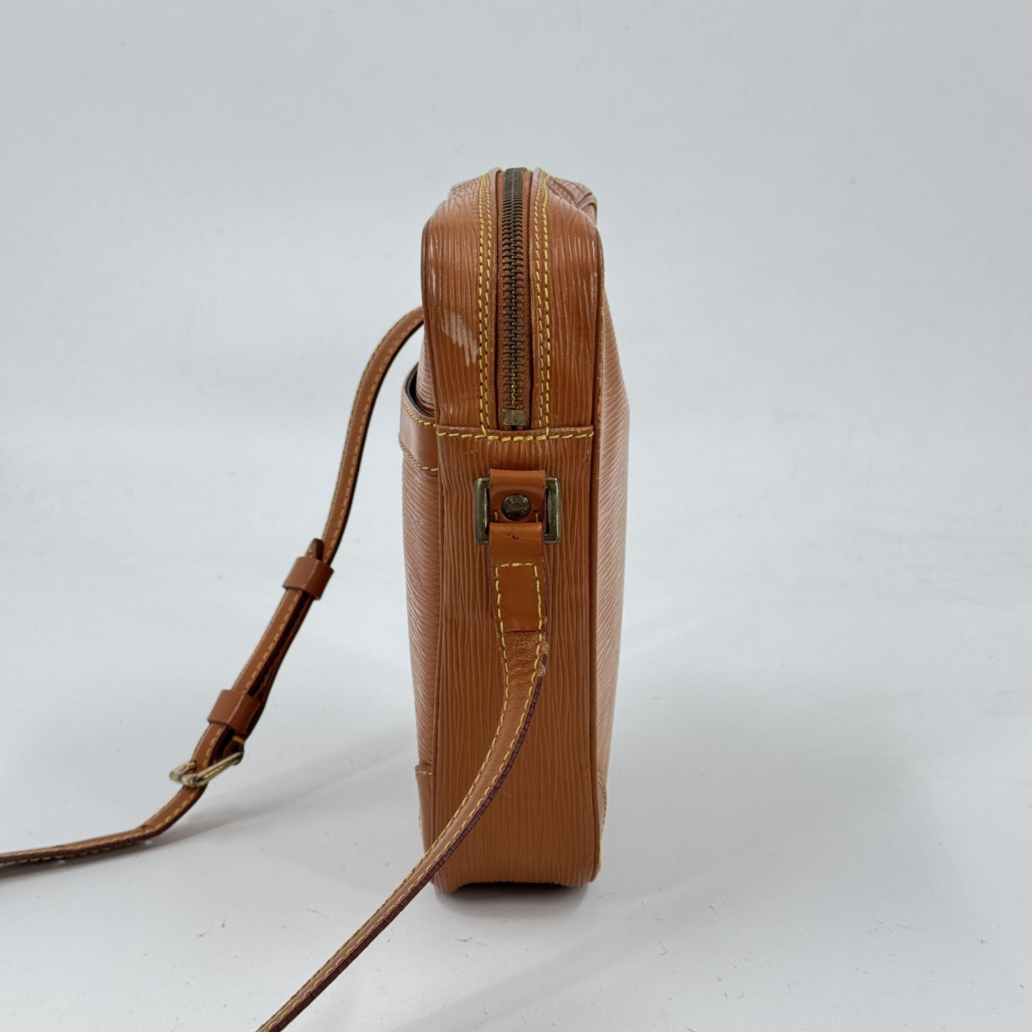 LOUIS VUITTON ダニューブPM エピレザー ジパン ゴールド ショルダーバッグ M52528