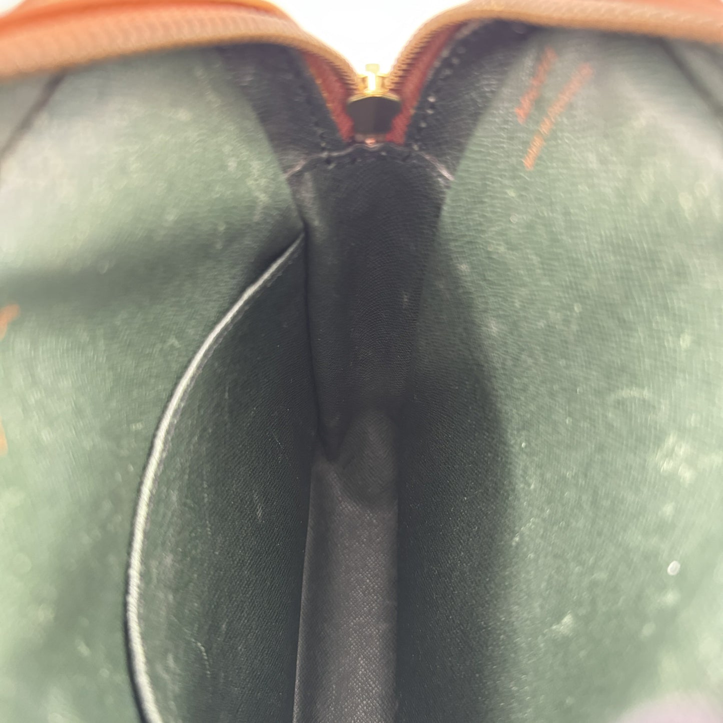 LOUIS VUITTON ダニューブPM エピレザー ジパン ゴールド ショルダーバッグ M52528