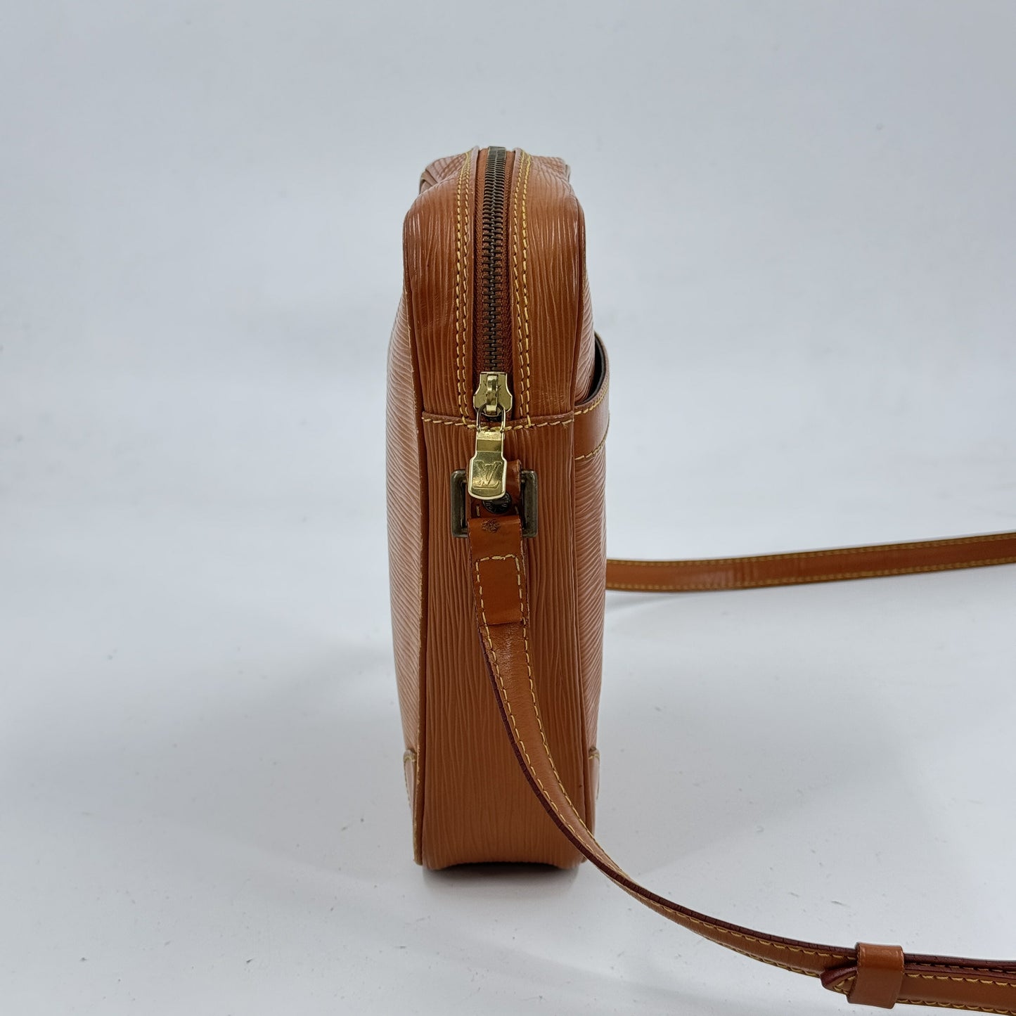 LOUIS VUITTON ダニューブPM エピレザー ジパン ゴールド ショルダーバッグ M52528