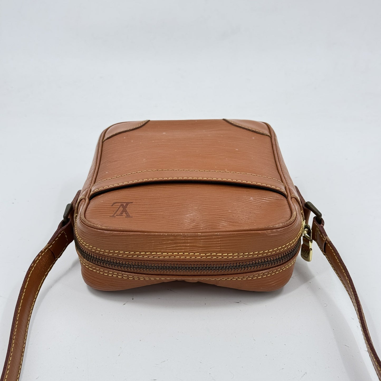 LOUIS VUITTON ダニューブPM エピレザー ジパン ゴールド ショルダーバッグ M52528