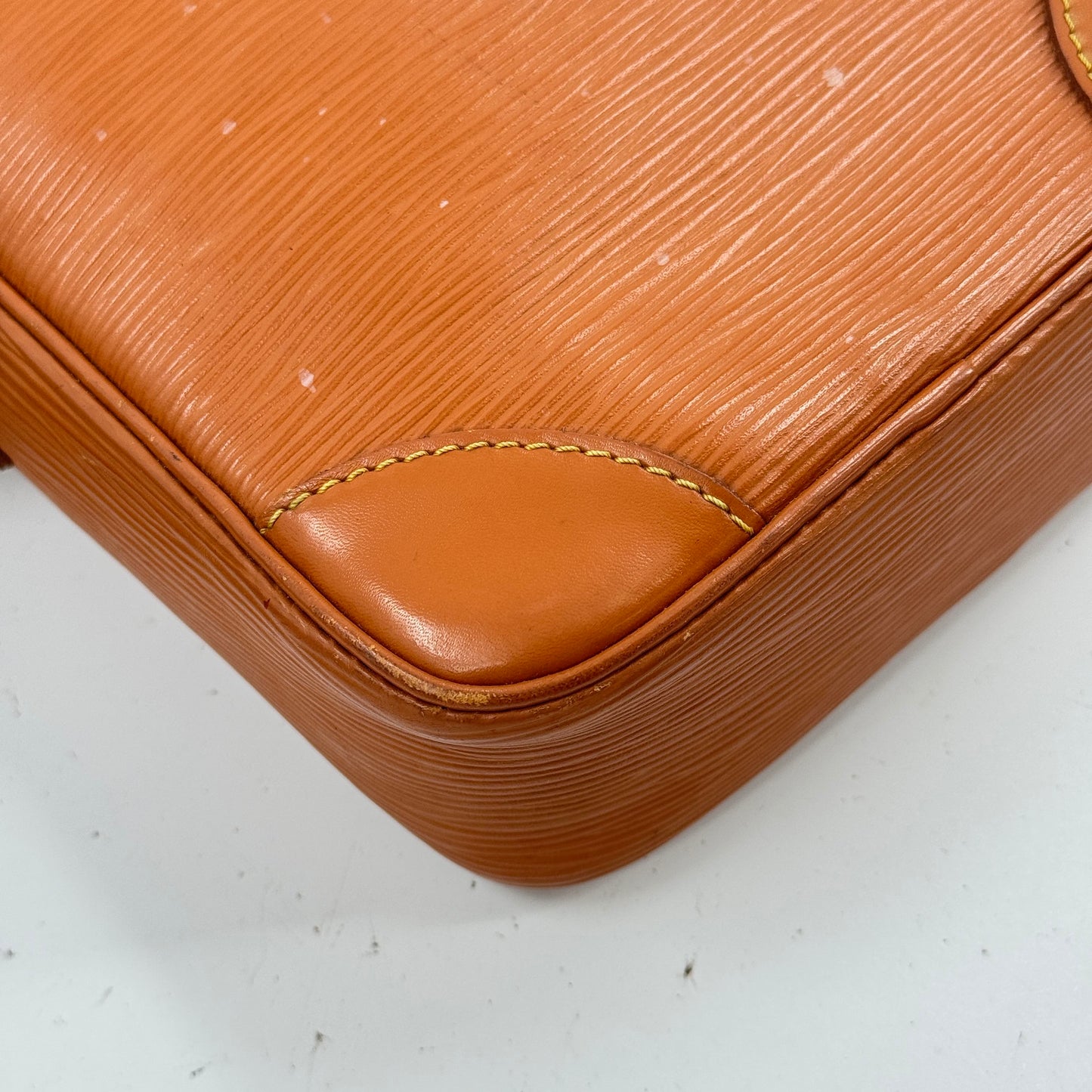 LOUIS VUITTON ダニューブPM エピレザー ジパン ゴールド ショルダーバッグ M52528