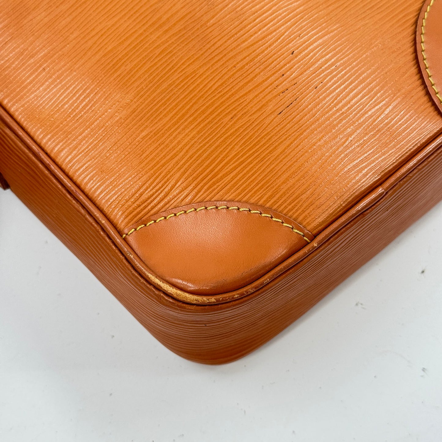 LOUIS VUITTON ダニューブPM エピレザー ジパン ゴールド ショルダーバッグ M52528