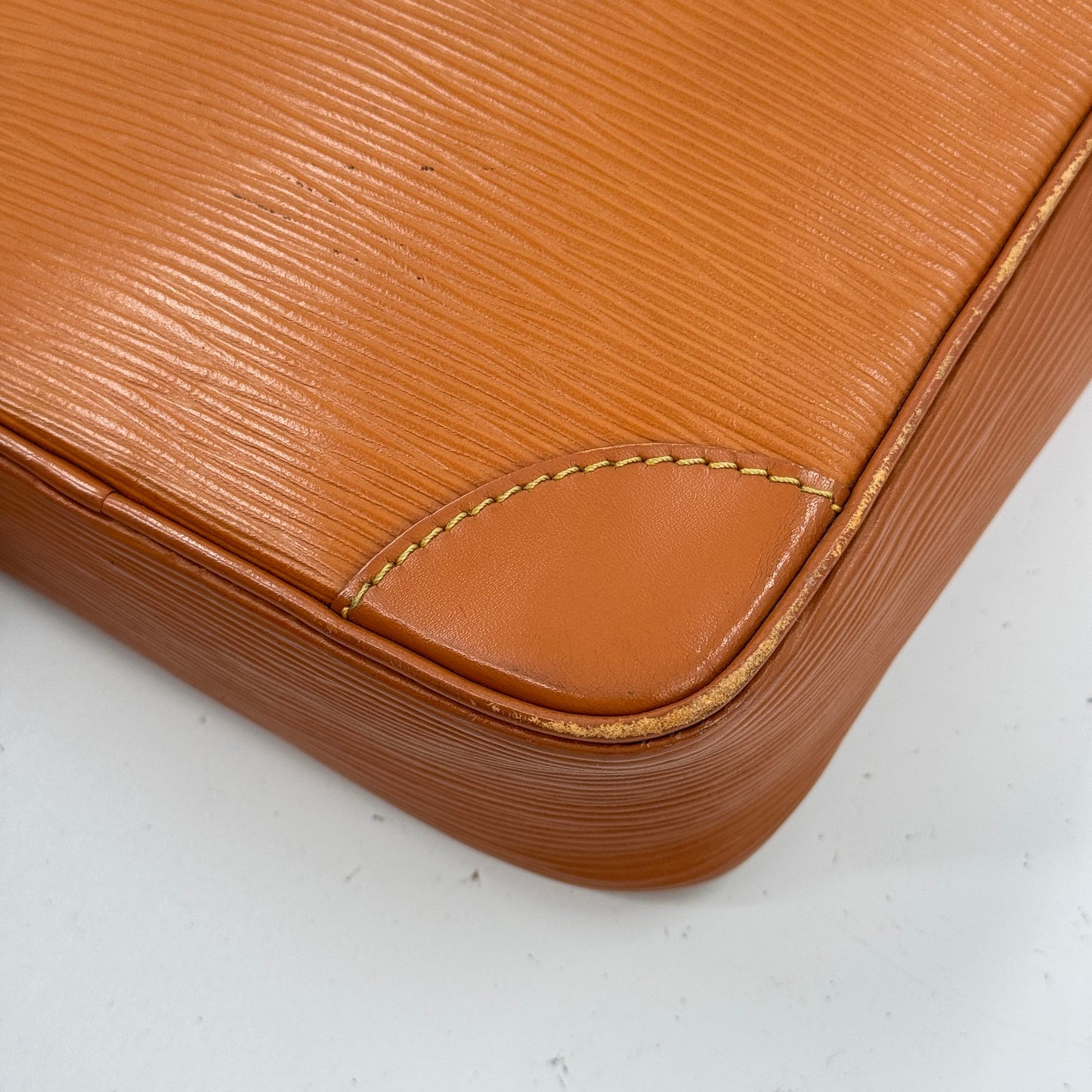 LOUIS VUITTON ダニューブPM エピレザー ジパン ゴールド ショルダーバッグ M52528