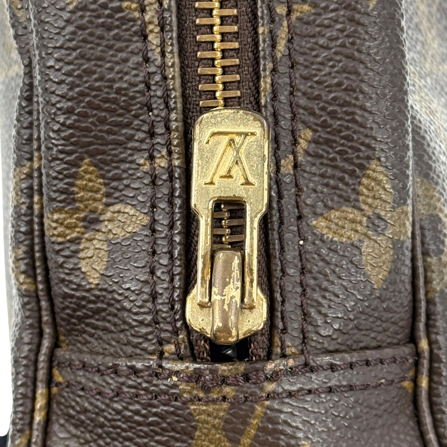 LOUIS VUITTON モノグラム トゥルース・トワレット 23 クラッチバッグ M47524