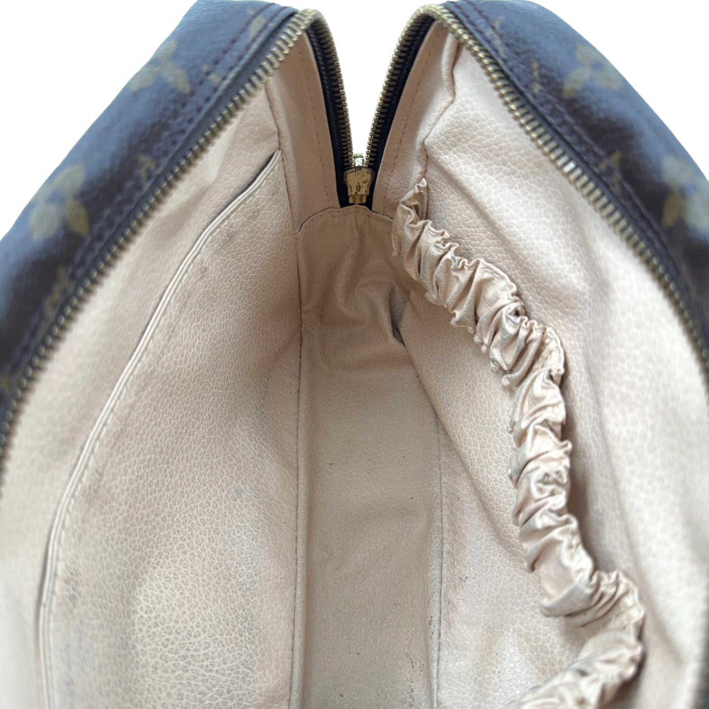 LOUIS VUITTON モノグラム トゥルース・トワレット 23 クラッチバッグ M47524