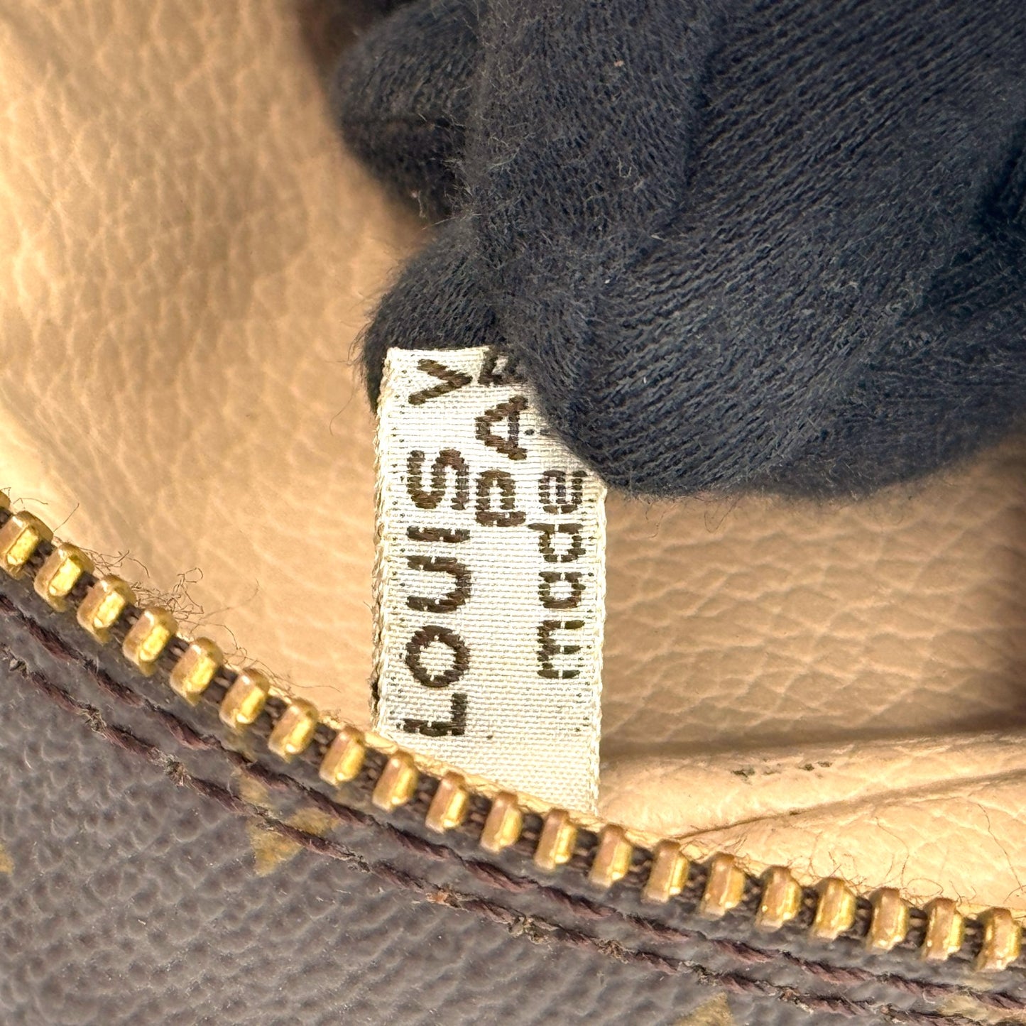 LOUIS VUITTON トゥルース・トワレット23 モノグラム ブラウン ポーチ M47524