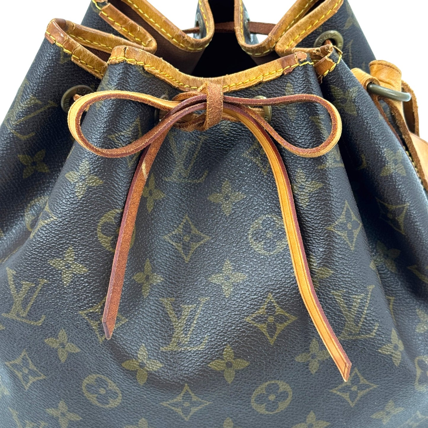 LOUIS VUITTON プチ・ノエ モノグラムキャンバス ブラウン 巾着 ショルダーバッグ M42226