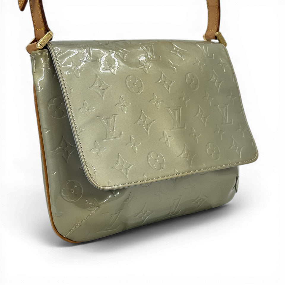 LOUIS VUITTON モノグラム ヴェルニ トンプソンストリート グリス M91008 ショルダー