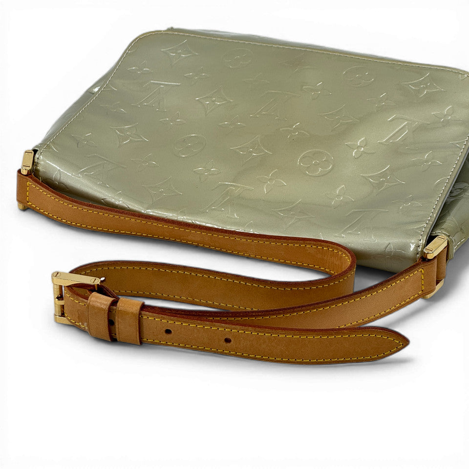 LOUIS VUITTON モノグラム ヴェルニ トンプソンストリート グリス M91008 ショルダー