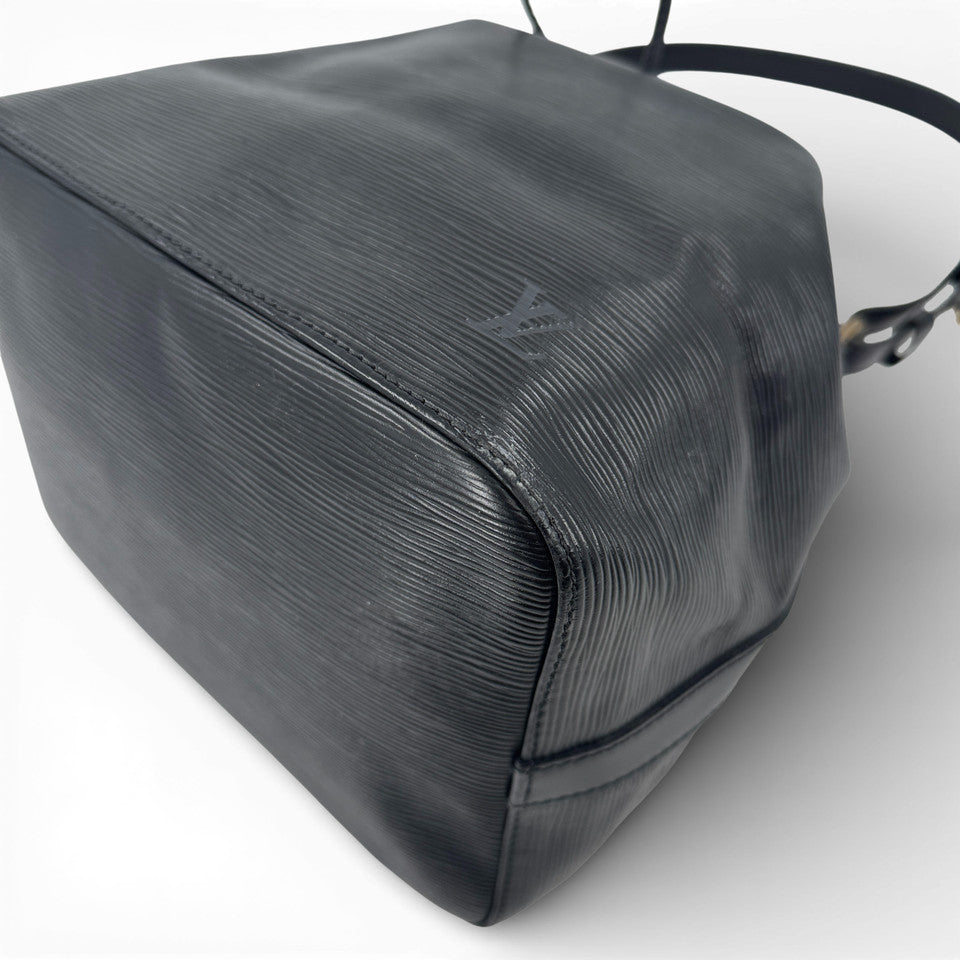 LOUIS VUITTON エピノワール プチノエ M59012 巾着 ショルダーバッグ
