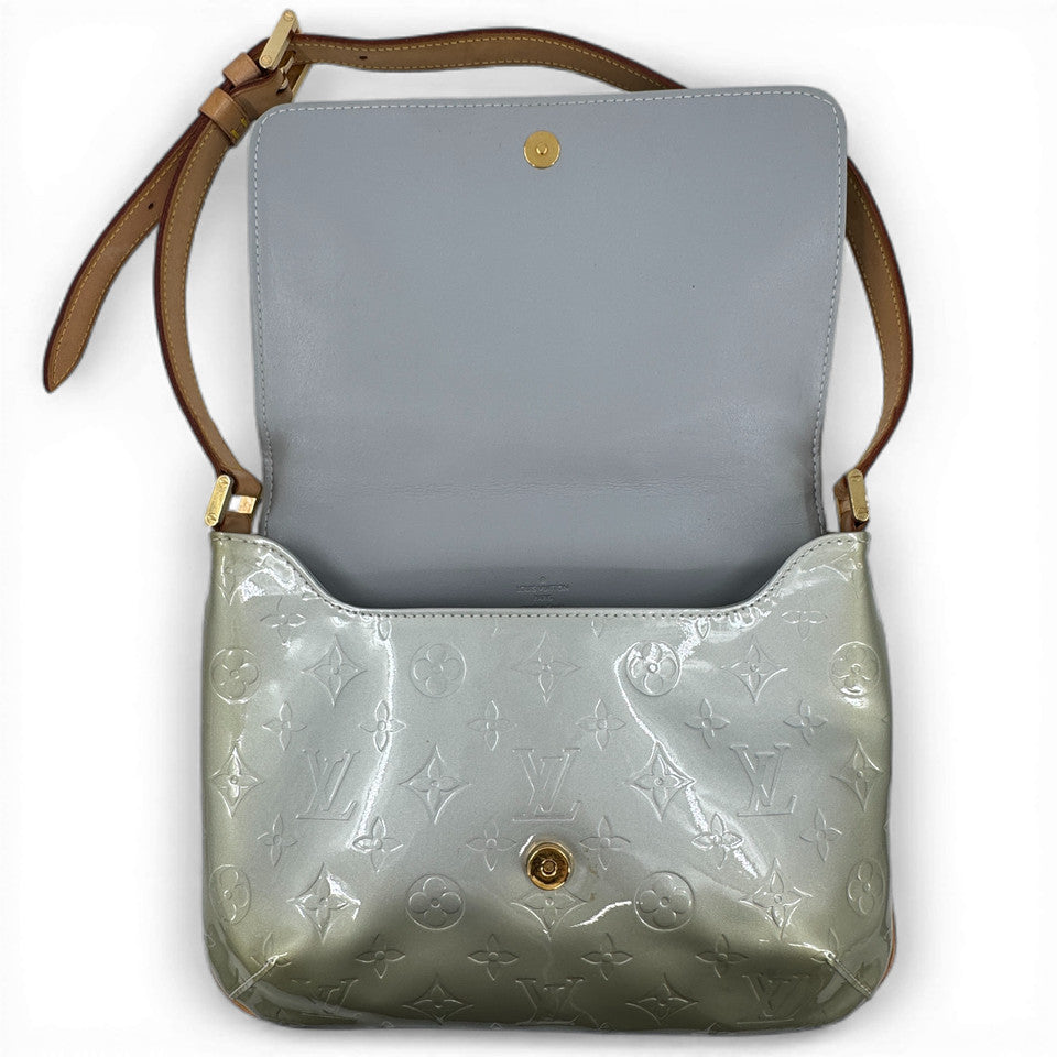 LOUIS VUITTON モノグラム ヴェルニ トンプソンストリート グリス M91008 ショルダー
