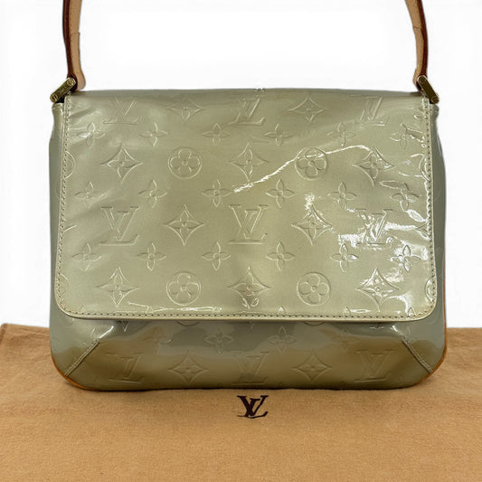 LOUIS VUITTON モノグラム ヴェルニ トンプソンストリート グリス M91008 ショルダー